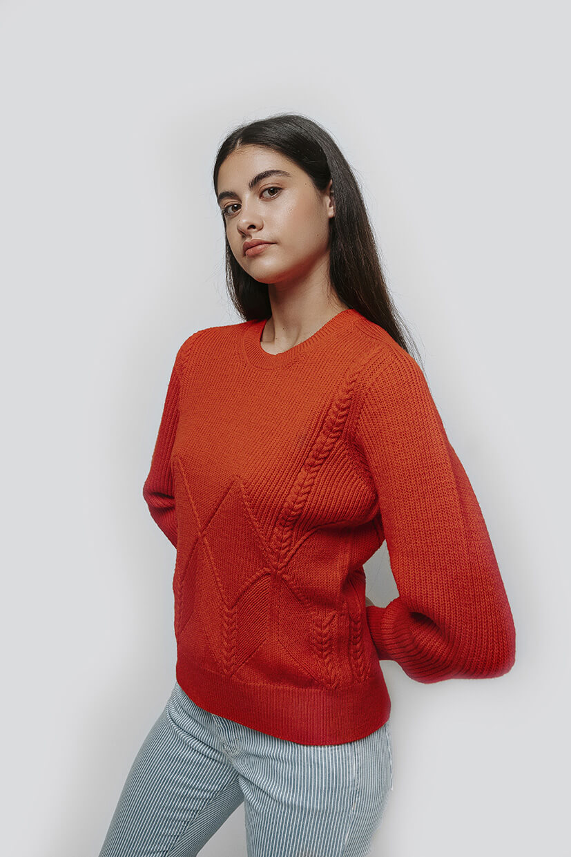 pull rouge en laine pour femme à torsades