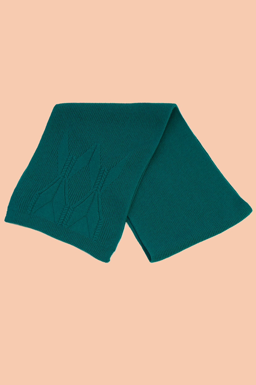 Echarpe en laine femme coloris vert emeraude tricotée en france en côte anglaise et motif original point losange. 100% mérinos d'Arles