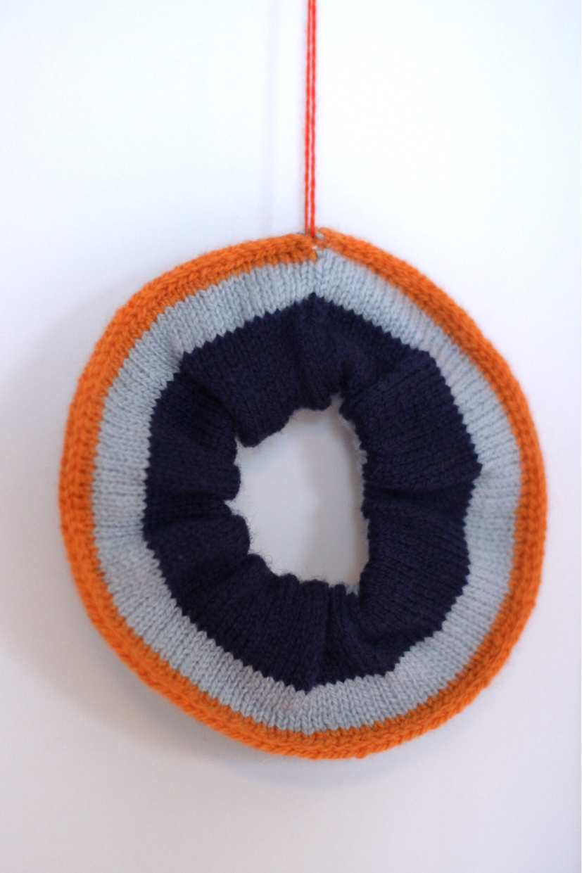 chouchou rayé orange bleu ecru 100% laine mérinos d'Arles tricotée en jersey en France à Nice à la demande