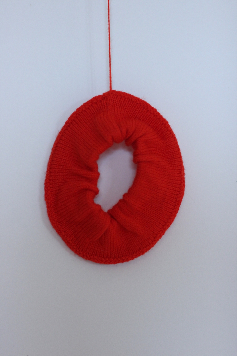 chouchou rouge coquelicot 100% laine mérinos d'Arles tricotée en jersey en France à Nice à la demande