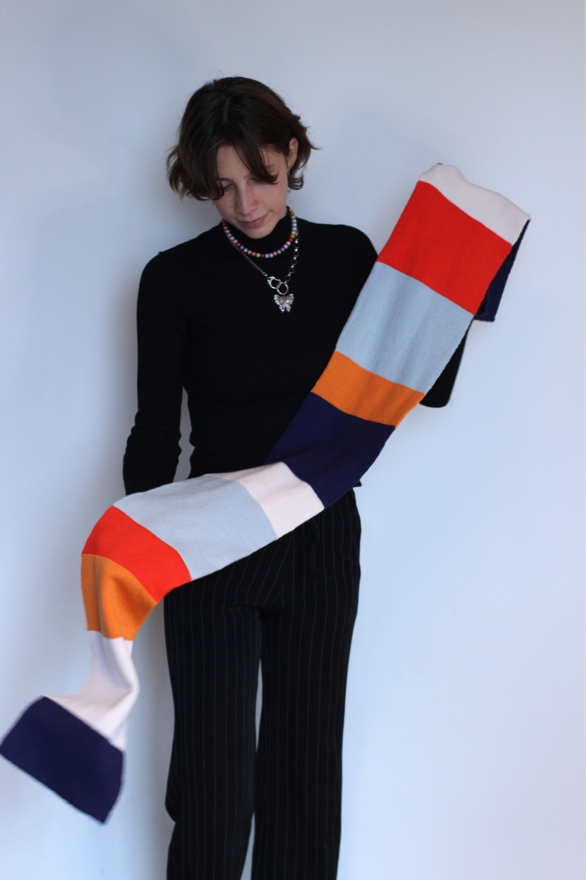 écharpe made in France tricotée à Nice à la demande en jersey double 100% laine mérinos d'Arles coloris rouge orange bleu ecru