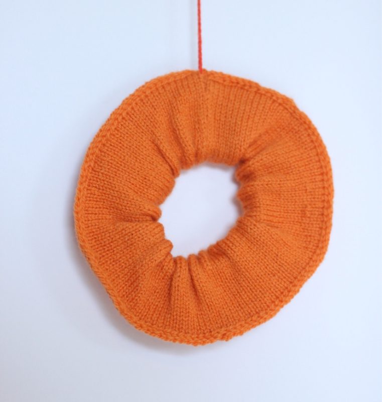 chouchou orange tangerine 100% laine mérinos d'Arles tricotée en jersey en France à Nice à la demande