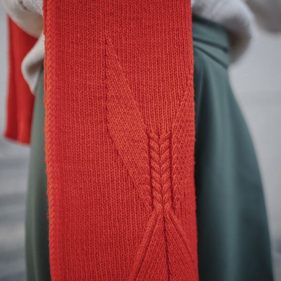 belle écharpe en laine rouge pur mérinos avec torsades