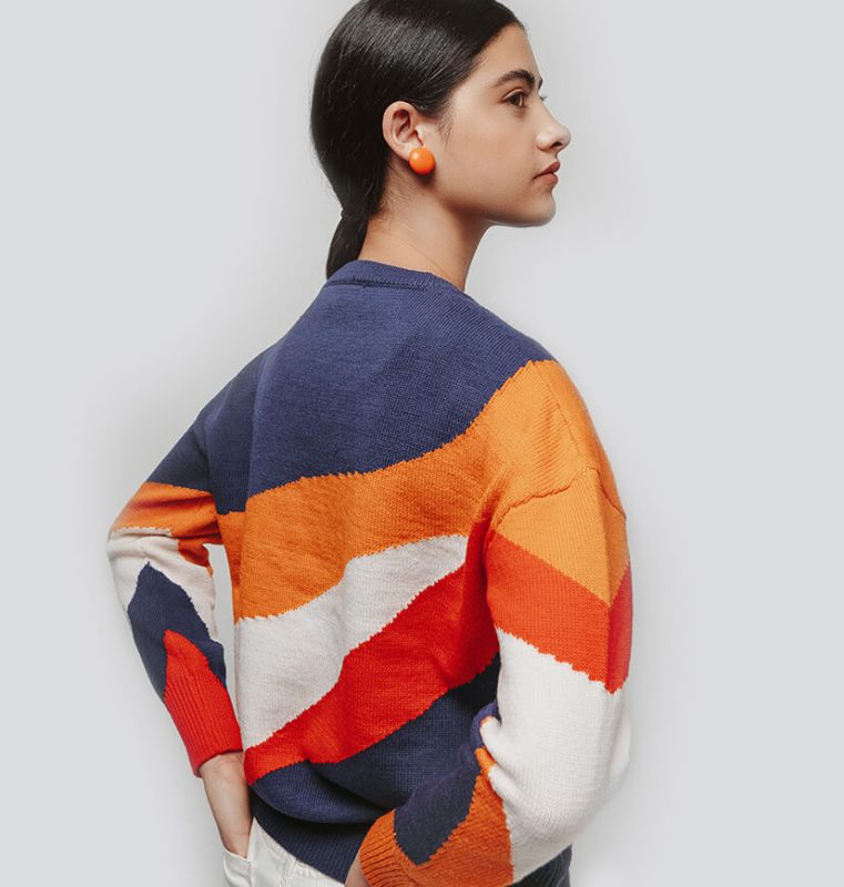 Pull multicolore pour femme en laine 100% mérinos 4 couleurs rouge orange bleu marine blanc tricoté en jacquard intarsia